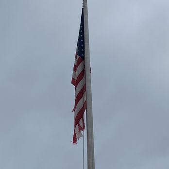 Skyline Chili - Whomever owns this store, it's time to properly retire the US Flag that's flying over your business. - Fast Food Near Me - Crescent Springs, Kentucky Skyline Chili - Whomever owns this store, it's time to properly retire the US Flag that's flying over your business. - Fast Food Near Me - Crescent Springs, Kentucky