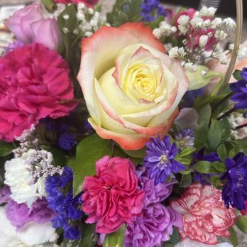 La Floriya - So pretty!!!!! The owner is extremely nice and talented for the flower arrangement! - Florists Near Me - San Jose, California