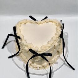 7 Deadly Confections - Vintage Heart.