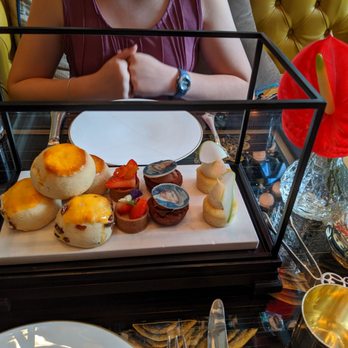 Mirror Room - Acciones anda desserts - Breakfast & Brunch Near Me - London, XGL