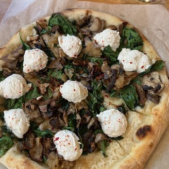 True Food Kitchen - mushroom, spinach, and ricotta pizza - New American Near Me - Phoenix, Arizona