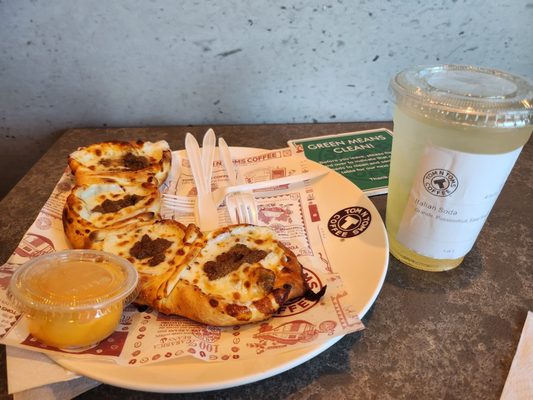 Tom N Toms Coffee by null