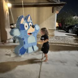 El Rey De La Pinata - bluey piñata next to my 3 year old