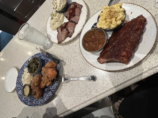 Gus's BBQ by null
