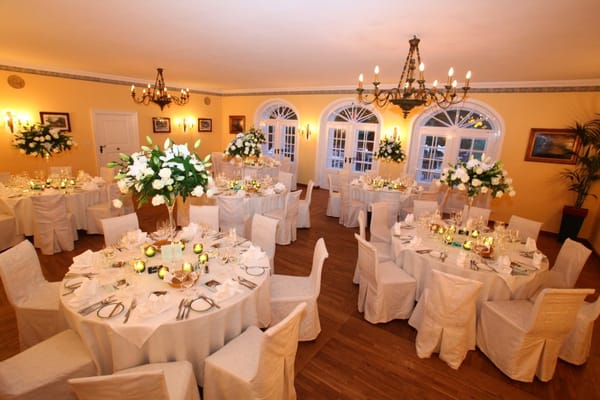 Schlosswirt zu Anif - Biedermeier-Hotel & Restaurant | Tagungshotel & Hochzeitsfeiern by null