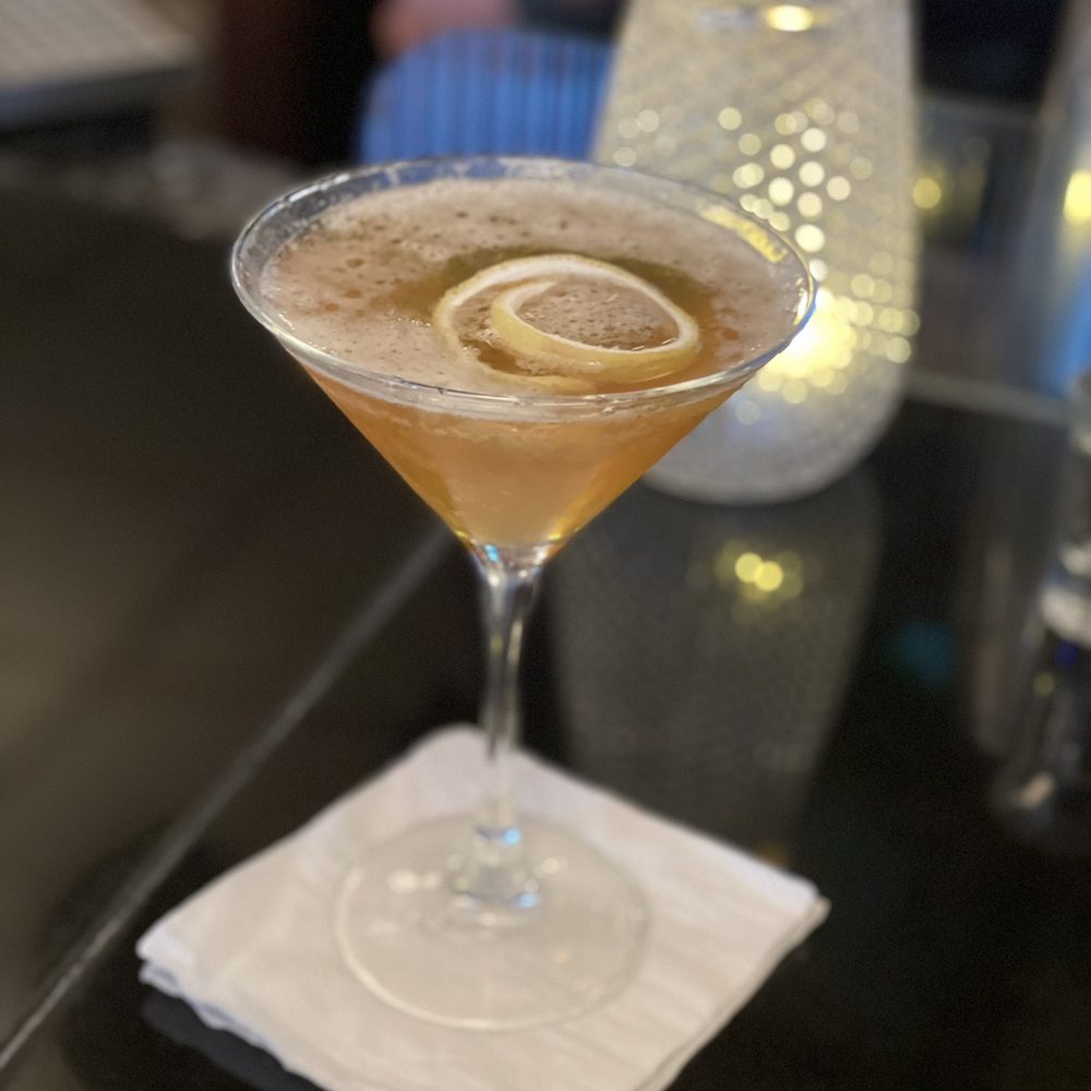 Blue Line Lounge & Grill - Amaretto 75- amaretto|lemon | champagne - Lounges Near Me - Chicago, Illinois