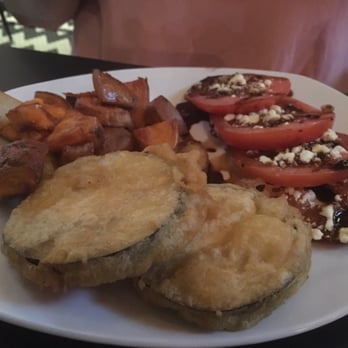 Mom's Kitchen & Bar - Bars Near Me - Astoria, New York Mom's Kitchen & Bar - Bars Near Me - Astoria, New York