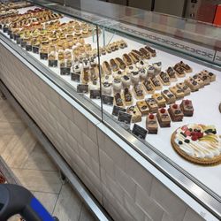 E.Leclerc - Small part of the bakery section