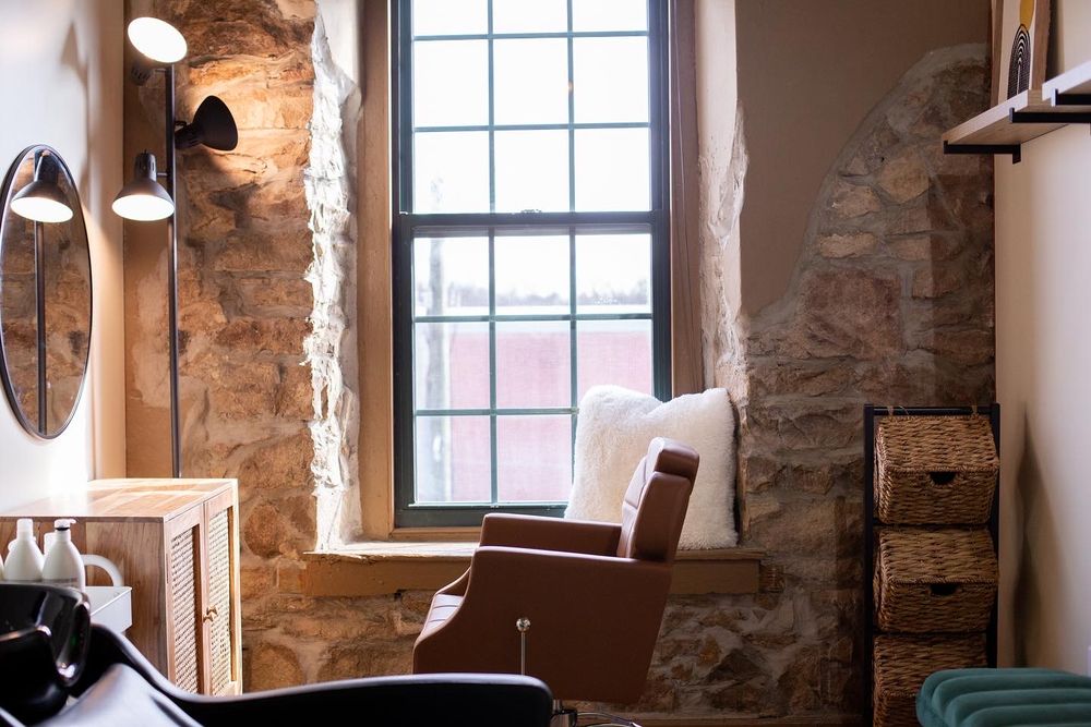 THE LIGHTROOM SALON Updated October 2024 10 Canal St, Bristol