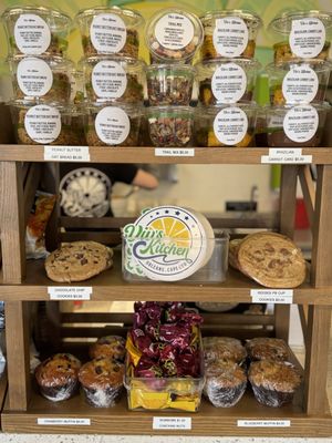 Viv's Kitchen & Juice Bar by null