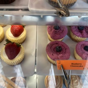 Deja Vu Cakes - Bakeries Near Me - Los Angeles, California