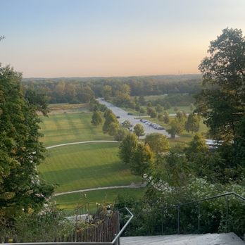 Swallow Cliff Woods - Sun rise - Hiking Near Me - Palos Hills, Illinois Swallow Cliff Woods - Sun rise - Hiking Near Me - Palos Hills, Illinois