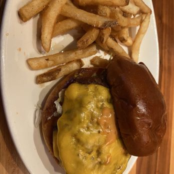 BJ's Restaurant & Brewhouse - All-American Smash Burger - Beer Bar Near Me - North Attleborough, Massachusetts