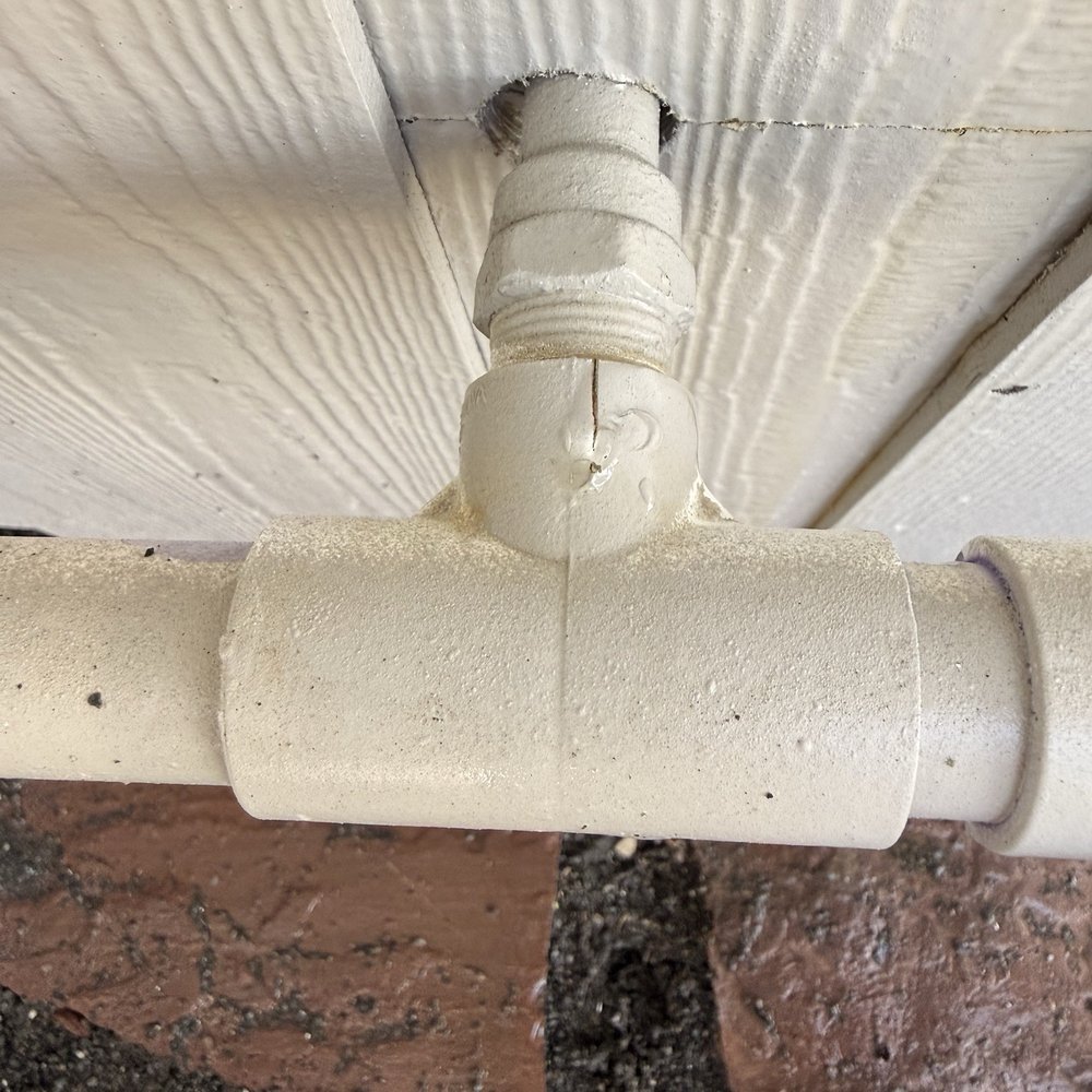 Outdoor faucet Tee fitting connector.