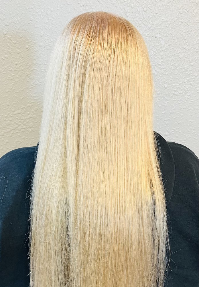 Headlines Salon and Spa Logo