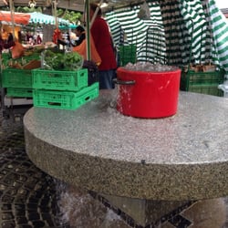 Wehlheider Markt - Witziger Kochtopf-Brunnen
