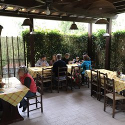 Osteria Il Botteghino - Covered outdoor patio