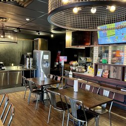 Dickey's Barbecue Pit - Dining room