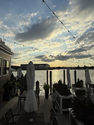 Harris Crab House by null