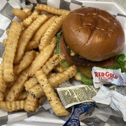 Boneshaker's Restaurant & Billiards - Classic hamburger