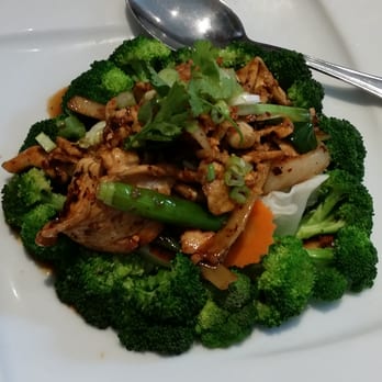 Pinto Thai Bistro - Garlic, Pepper Chicken. Yum! - Thai Near Me - Seattle, Washington