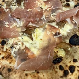 Crema De Funghi E Tartufo Pizza Crema De Funghi E Tartufo Pizza