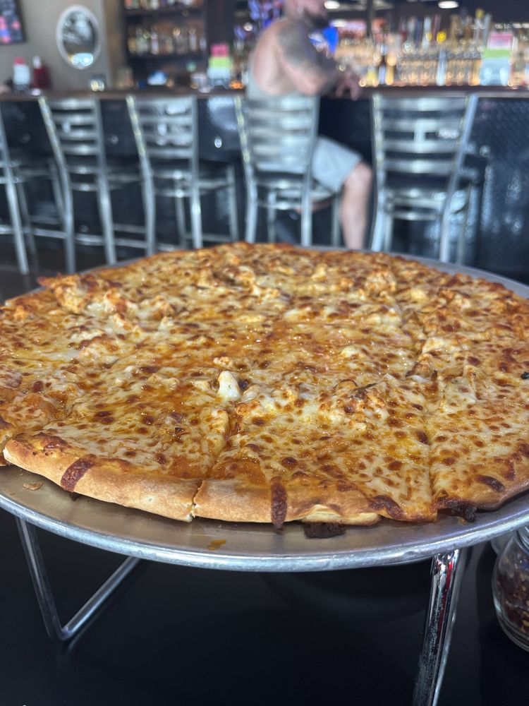 Ref's Sports Bar & Grill