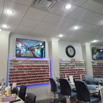 5 Gold Nails - Nail Salons Near Me - Valrico, Florida