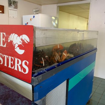 Andy's Seafood - live lobsters in a display case - Seafood Markets Near Me - Saugus, Massachusetts