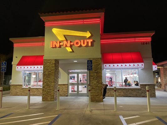 In-N-Out Burger by null