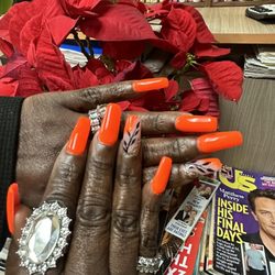 Holly Nails - Nail