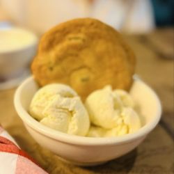 Ted's Montana Grill - Cookie and ice cream