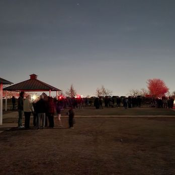 Lake Hefner - Lots of people out to see the comet ZTE c/2022 - Lakes Near Me Lake Hefner - Lots of people out to see the comet ZTE c/2022 - Lakes Near Me