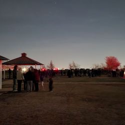 Lake Hefner - Lots of people out to see the comet ZTE c/2022