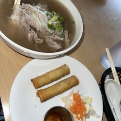 Pho Xic Lo - Beef pho and spring rolls