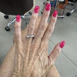 She does any shape any length to exactly the picture that I showed her... Linda is so fantastic