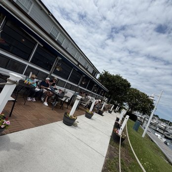 Stony’s Dockside Bar and Grill - Outside Eating Area - Bars Near Me - Norfolk, Virginia