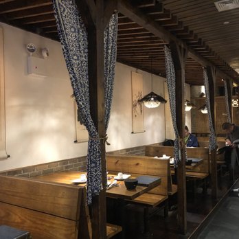 Mountain House - Inside decor - Szechuan Near Me - Queens, New York