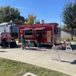 Grub Truck Yall - Grub Truck Y'all @ Old town Keller Christmas Stroll