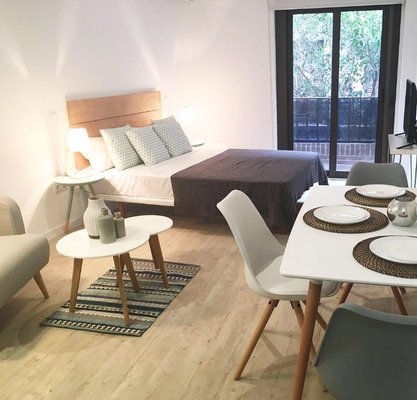 L & H Latina by null