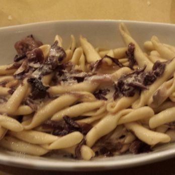Niro - Prim: pasta con salsiccia e radicchio con un filo di panna - Breakfast & Brunch Near Me - Milan, Michigan Niro - Prim: pasta con salsiccia e radicchio con un filo di panna - Breakfast & Brunch Near Me - Milan, Michigan