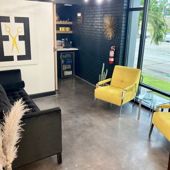 Educe Salon - The Waiting area - Hair Stylists Near Me - Orlando, Florida