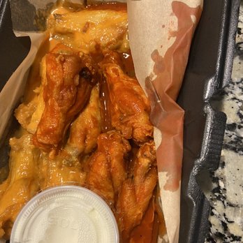Hooters - Delivery of what was supposed to be ten wings with two different flavors but no one bothered to separate them. - Chicken Wings Near Me - Pasadena, Texas Hooters - Delivery of what was supposed to be ten wings with two different flavors but no one bothered to separate them. - Chicken Wings Near Me - Pasadena, Texas