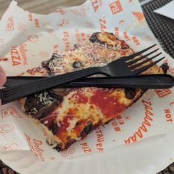 Catboat Pizza Bar - These plastic utensils will help you exactly zero when trying to cut this pizza