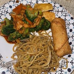 Roast Pork Egg Roll, Vegetable Lo Mein, chicken and broccoli