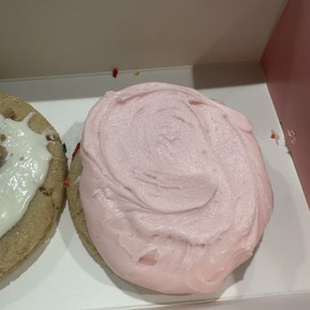 Crumbl - Cerritos - Kylie's pink confetti sugar cookie - Bakeries Near Me - Cerritos, California Crumbl - Cerritos - Kylie's pink confetti sugar cookie - Bakeries Near Me - Cerritos, California