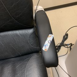 Houston Eye Associates - Tanglewood - Waiting in a room that apparently wasn't cleaned after last patient.