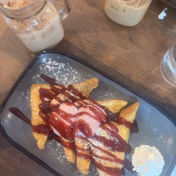 The Nook - Berries French Toast - New American Near Me - Pittsburgh, Pennsylvania