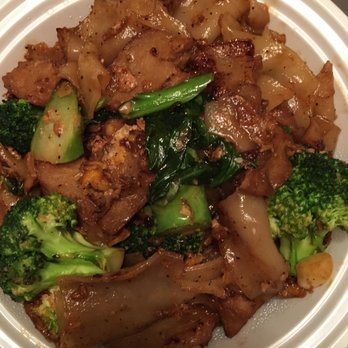 Ddee Thai - Vegetarian Pad See Ew w mock duck - Thai Near Me - Astoria, New York