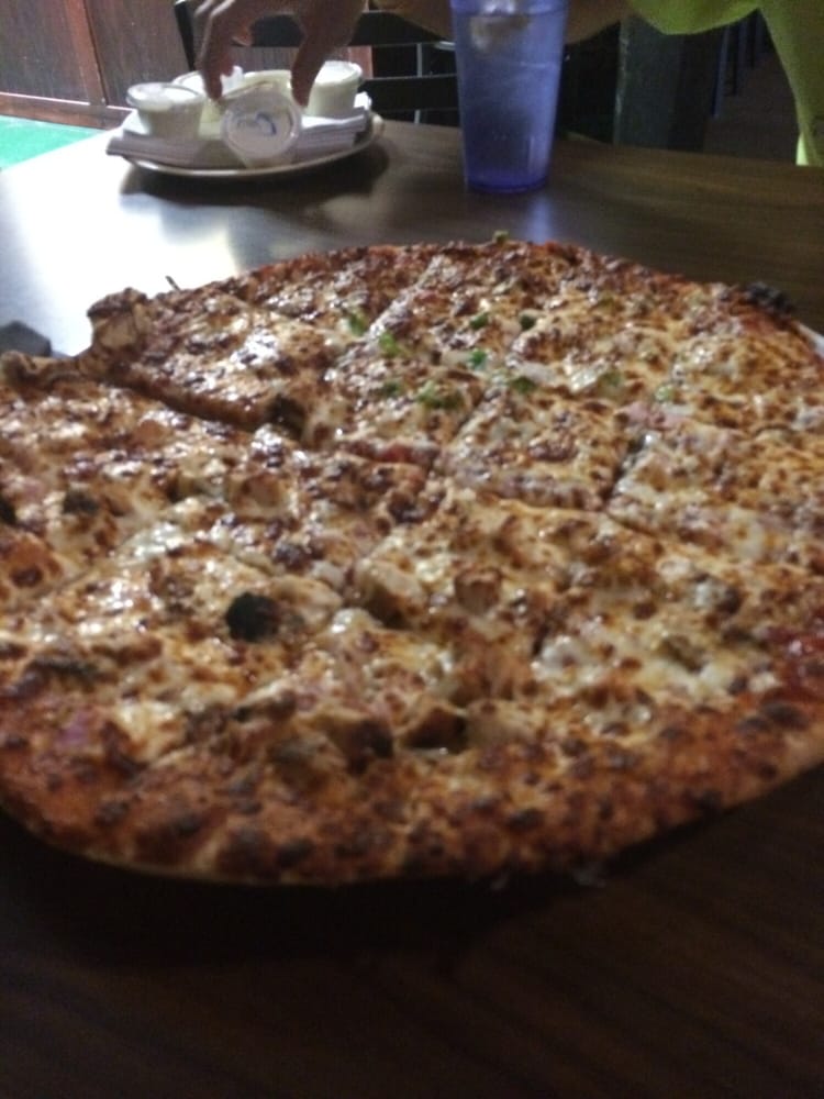 Oscar's Pizza & Sports Grille